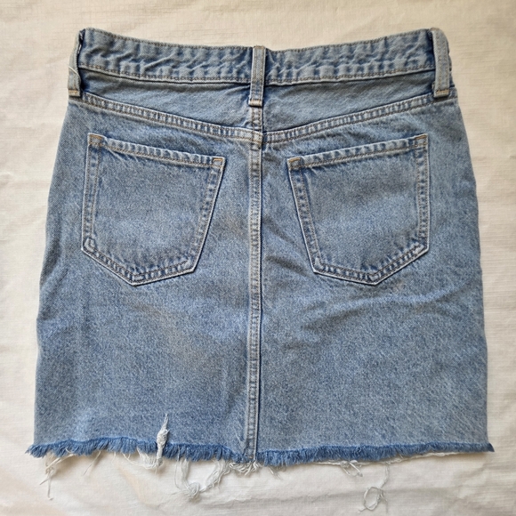 OLD NAVY Mini Denim Jean Skirt Sz 6 Distressed Raw Hem 90s‎ Vintage Style Grunge - Picture 2 of 5